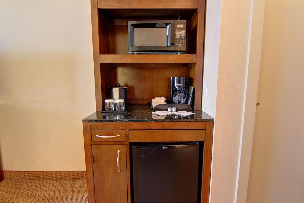 Hilton Garden Airport Hotel 3*