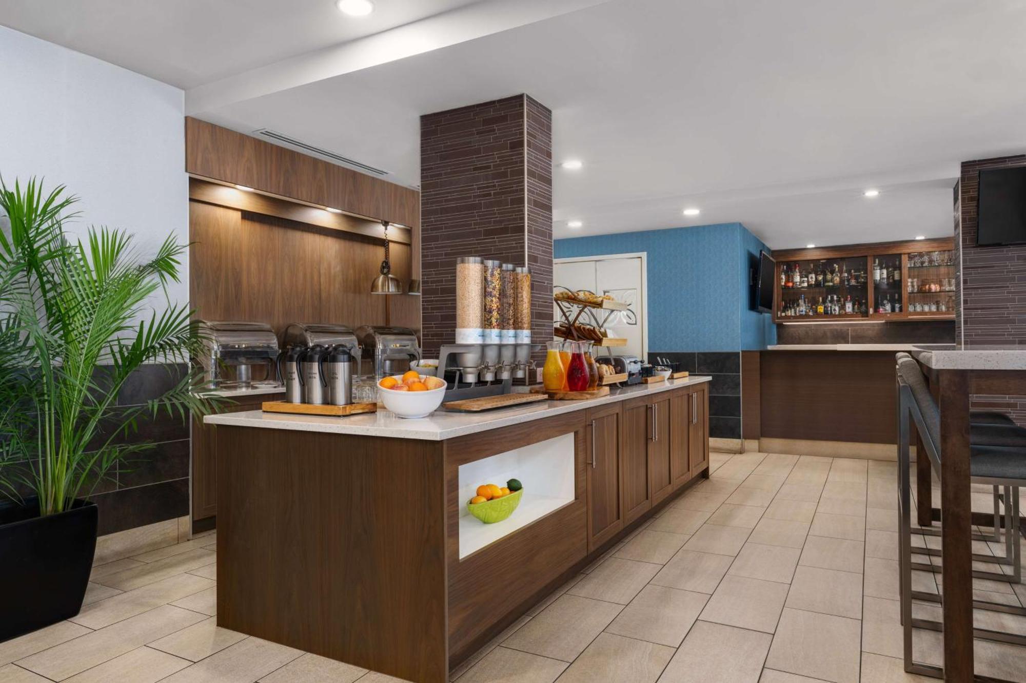 Hilton Garden Airport Hotel Calgary